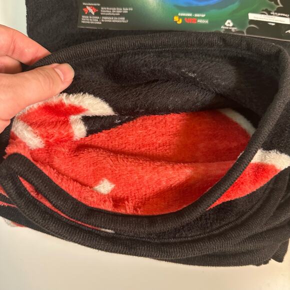 Just Funky NWT Naruto Shippuden Black Red Clouds 45" x 60" Fleece Throw Blanket - Picture 6 of 6